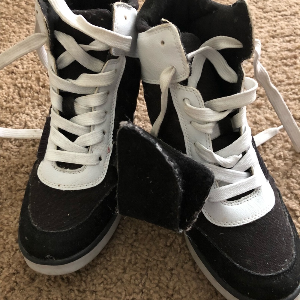 Shoes - Picture 3 of 7